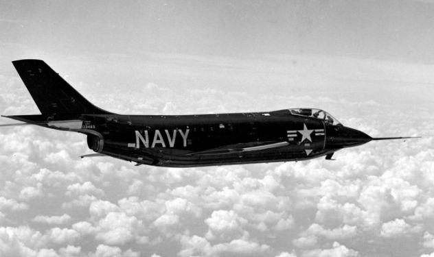 1954年，飞行中的麦克唐纳F3H-1N舰载战斗机。