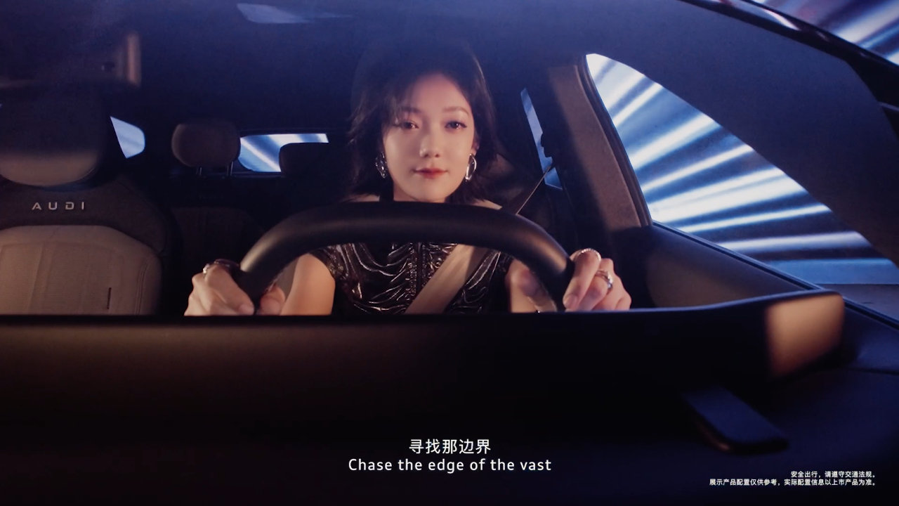 跟张晚意林允希林娜依高唱跳全场 看着张晚意、林允和希林娜依·高在聚光灯下的自信模