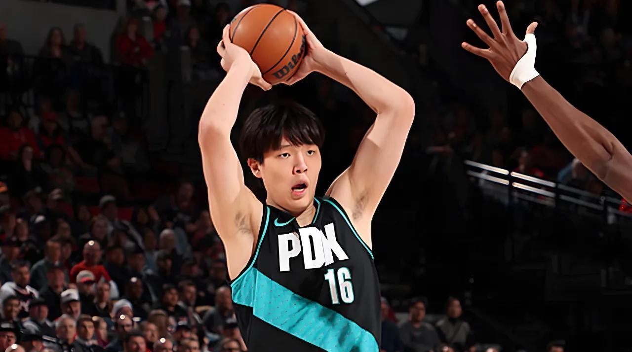 开拓者最近状态不佳，五连客仅1胜4负，着实让人着急。不过11月18日，开拓者把杨