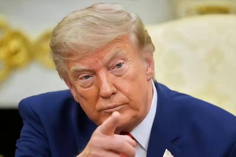 大家注意了，今天咱们把话挑明了说，两个世界级"军事强国"，一个在中东被伊朗堵在门