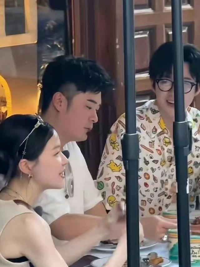 金婧这两张图，更加说明不是谁都能成为明星的 