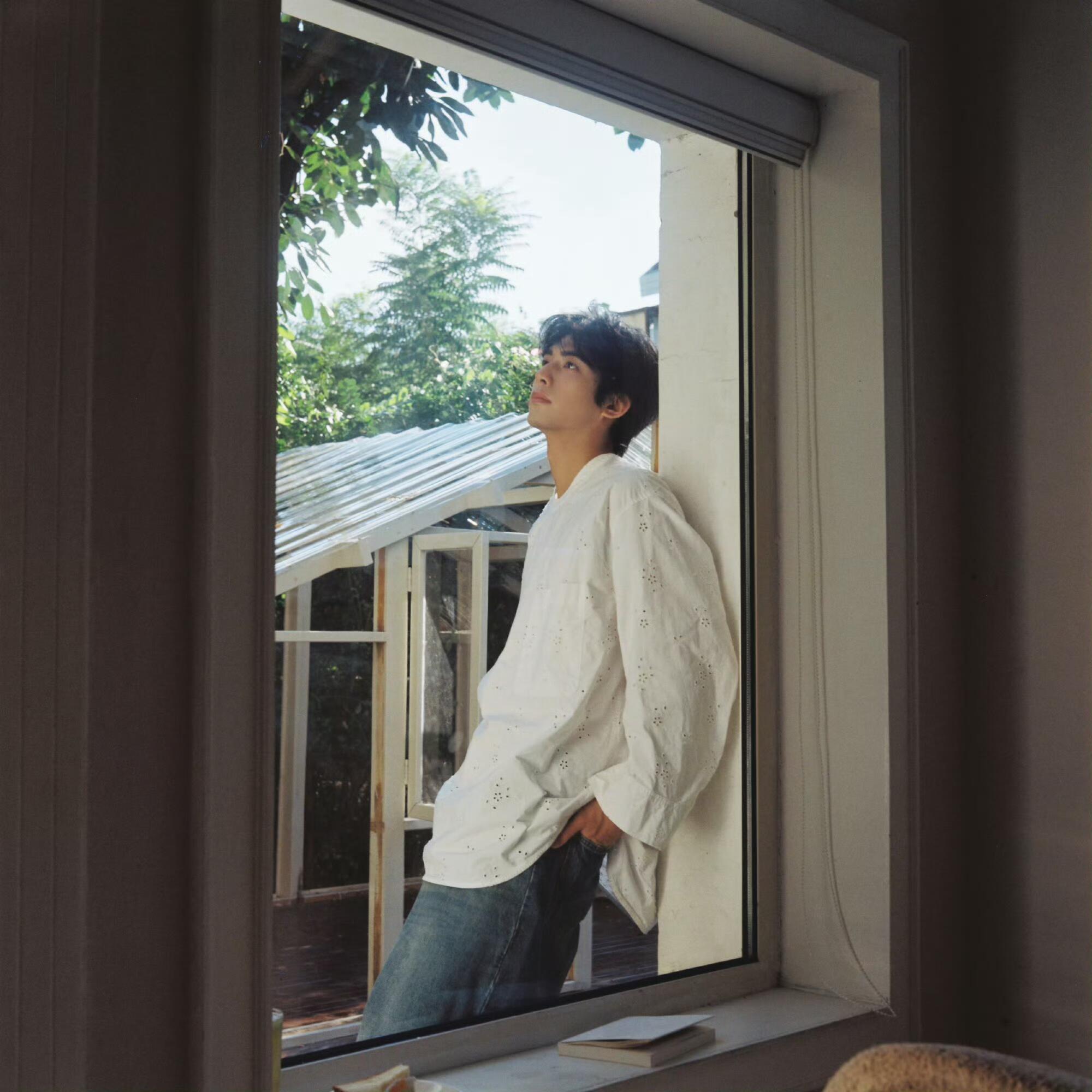 宋威龙你还有一部情书没拍林屿森你够了！金丝边眼镜+利落穿搭，熟男感里裹着少年气，