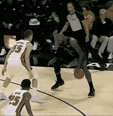 珍惜老詹打球的时光吧，
看一场少一场。