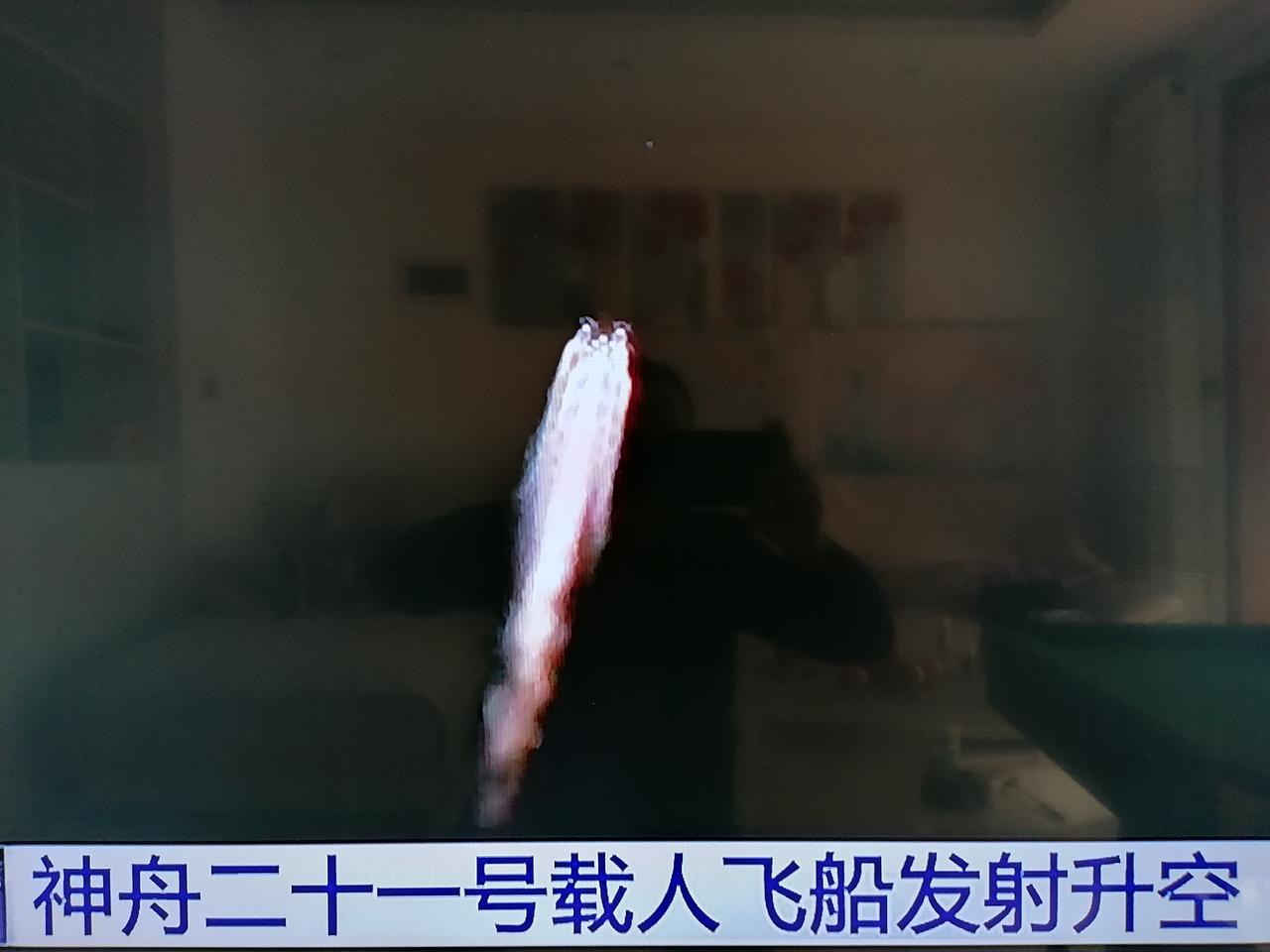 神州二十一号载人飞船完美升空

据新华社酒泉10月31日电 ，于10月31日夜成