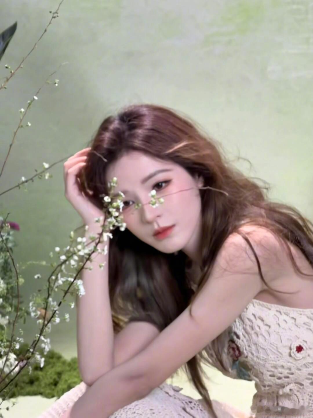 张予曦挂粉丝送的拼豆 粉丝用心赠予心意，偶像真诚回应珍视，双向的温柔与真诚永远最