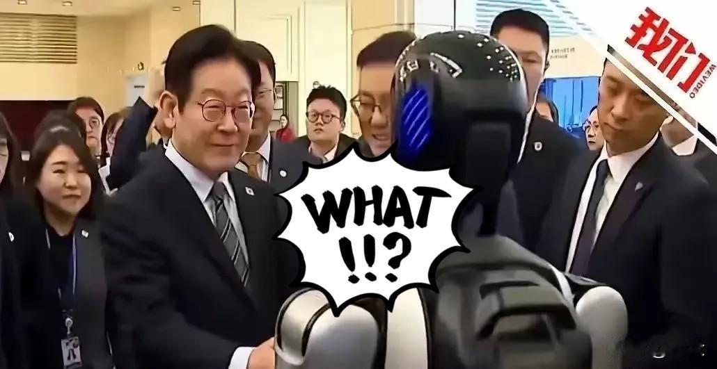 李在明这一跑，怕是连夜买的站票。

说是行程紧，谁信？
真正的暴击，就发生在那只