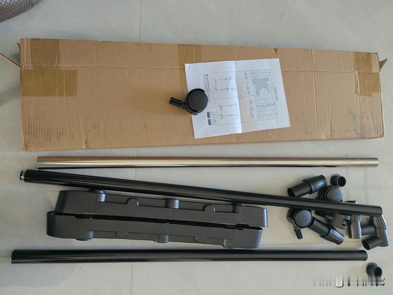 这么洋气吗？
东西比说明书简单，说明书比物品复杂。
一个简易衣架竟然配个外文的说