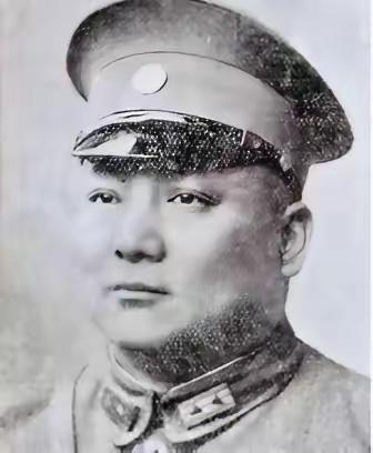 楚子风
1944年，夏斗寅的二姨太卷走所有财产，和蒋介石亲信私奔了。夏斗寅气愤不