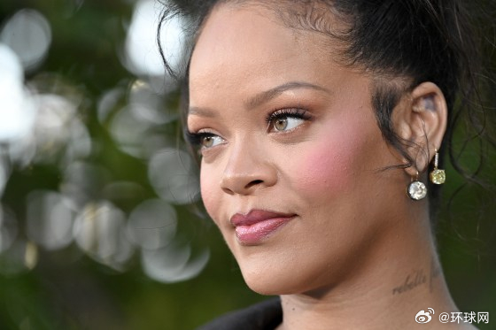 #蕾哈娜豪宅遭枪击#【美媒：蕾哈娜位于比弗利山庄的豪宅遭枪击，事发时本人在家】#