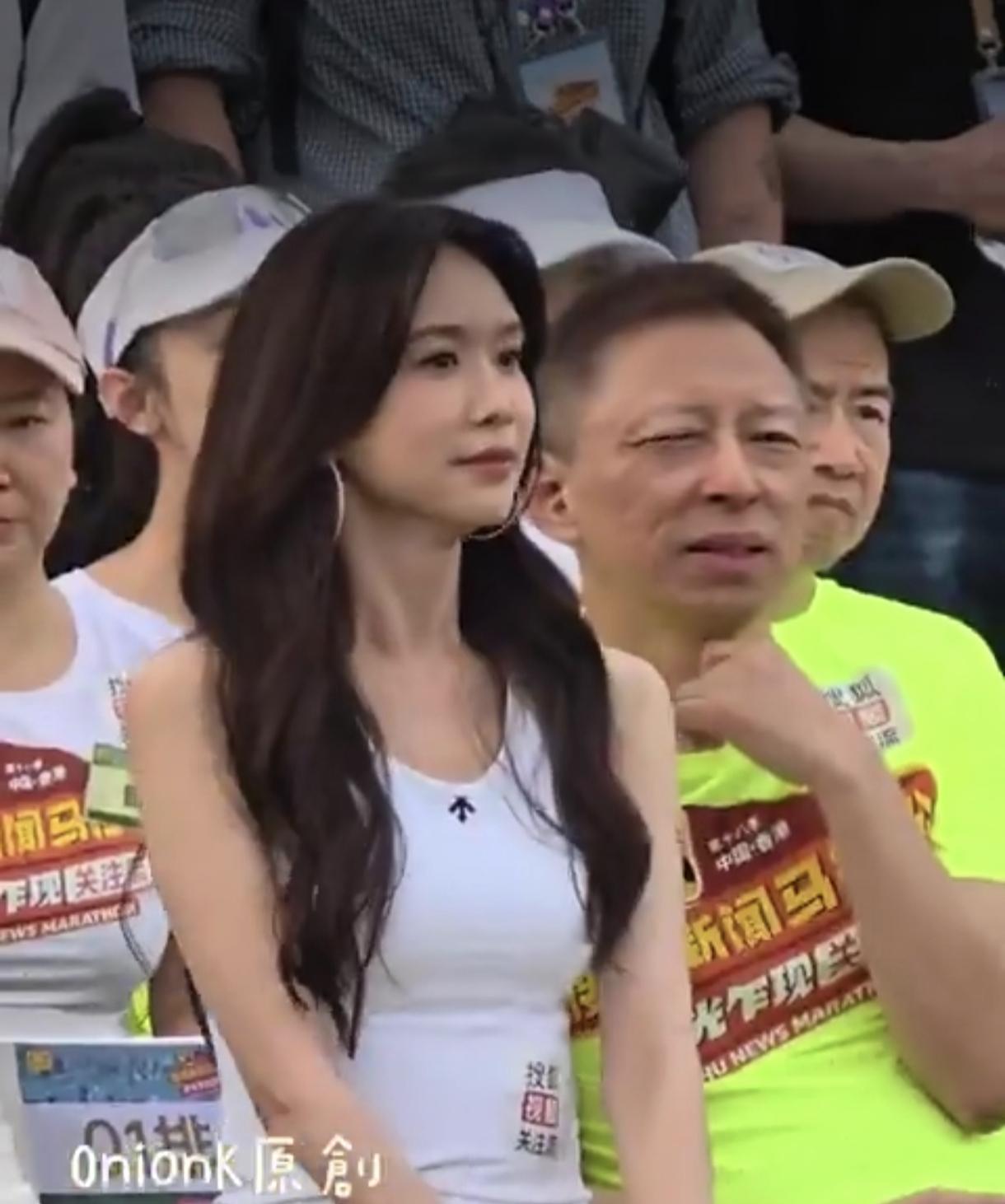 张朝阳和林志玲参加马拉松比赛，
会唱平凡交流，
老张这辈子是真的圆满。