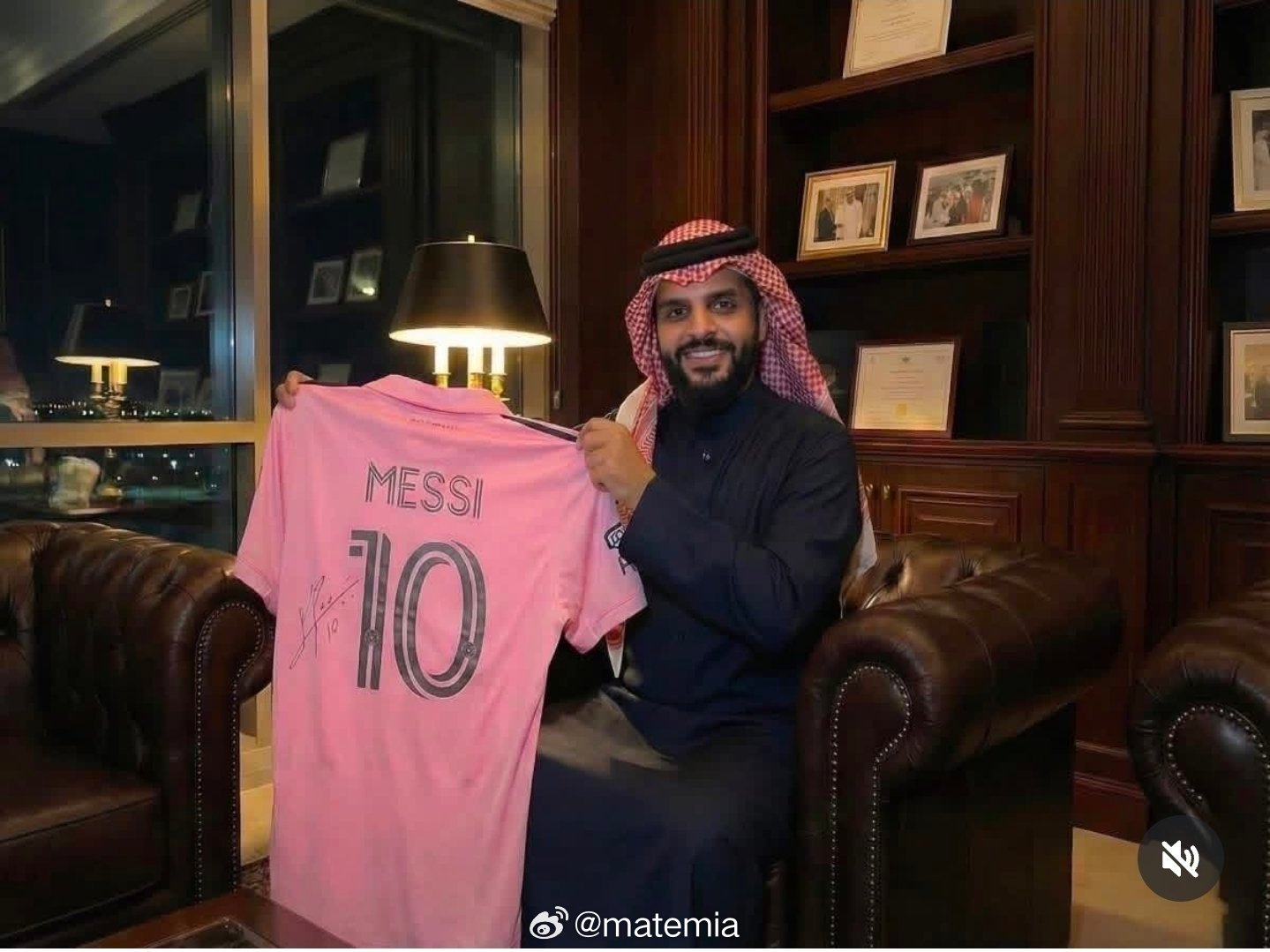 近日，沙特吉达联合主席安马尔-海利在谈及梅西时表示：“如果梅西同意加盟，我会给他