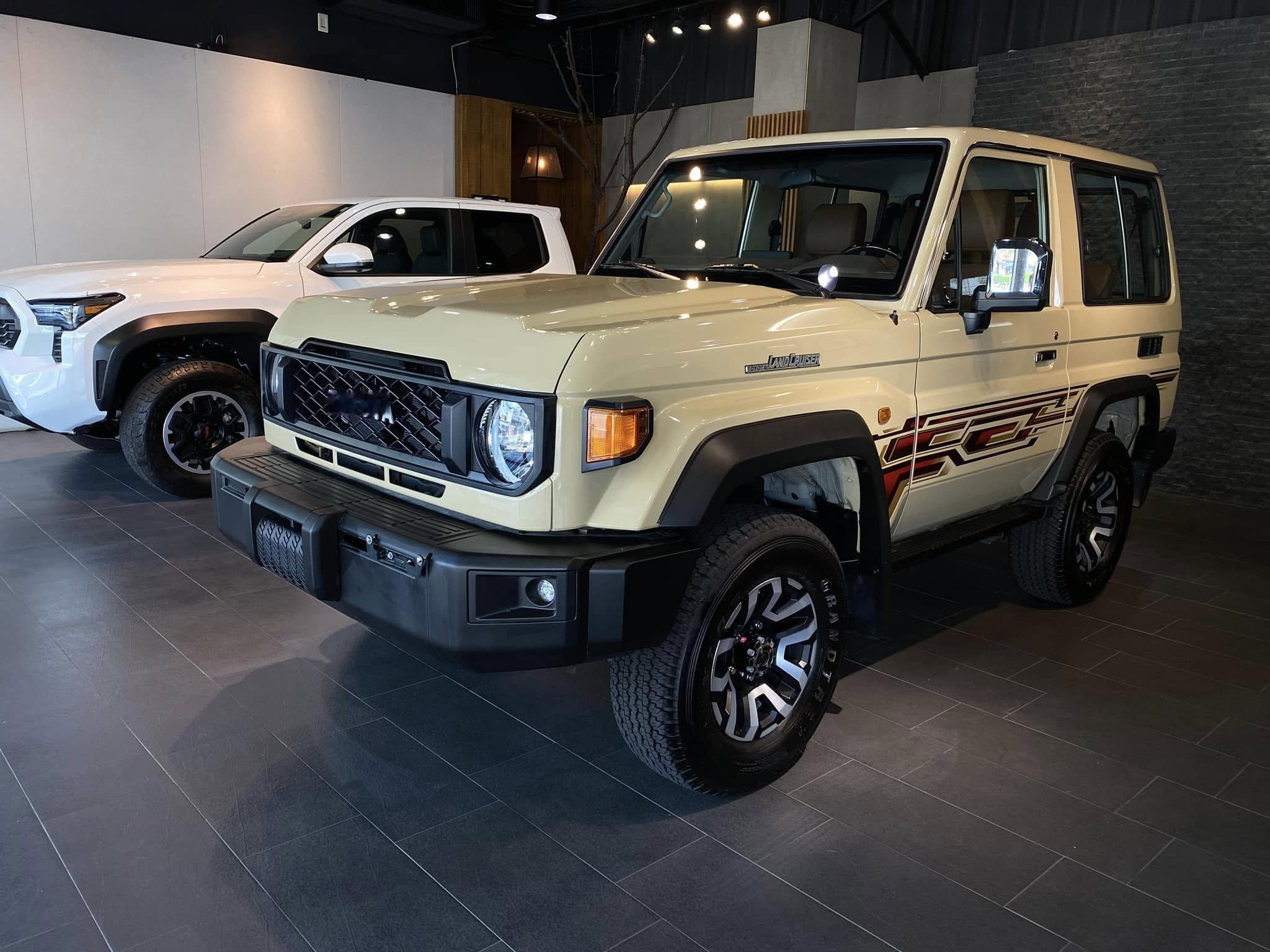 邻居买了一个 LC71，沙漠黄的。我这天天看啊，天天看啊，怎么有这么好看的越野车