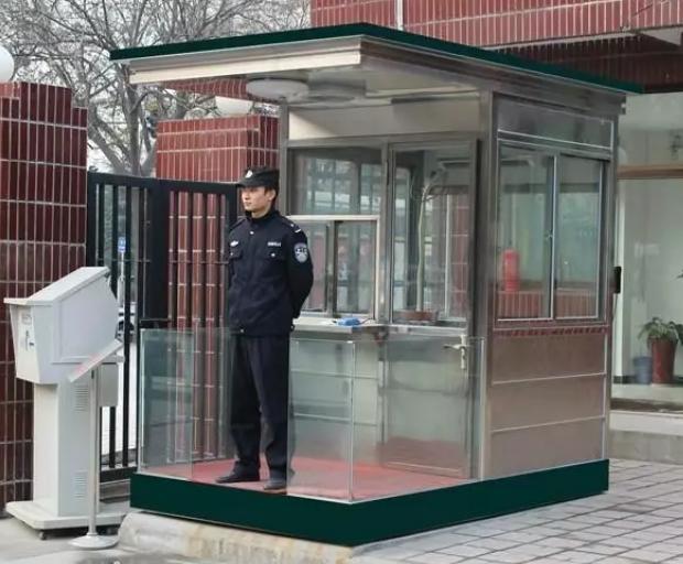 “毫无人性！”2022年广东清远，一位60岁大爷干了三年保安，每天18小时连轴转