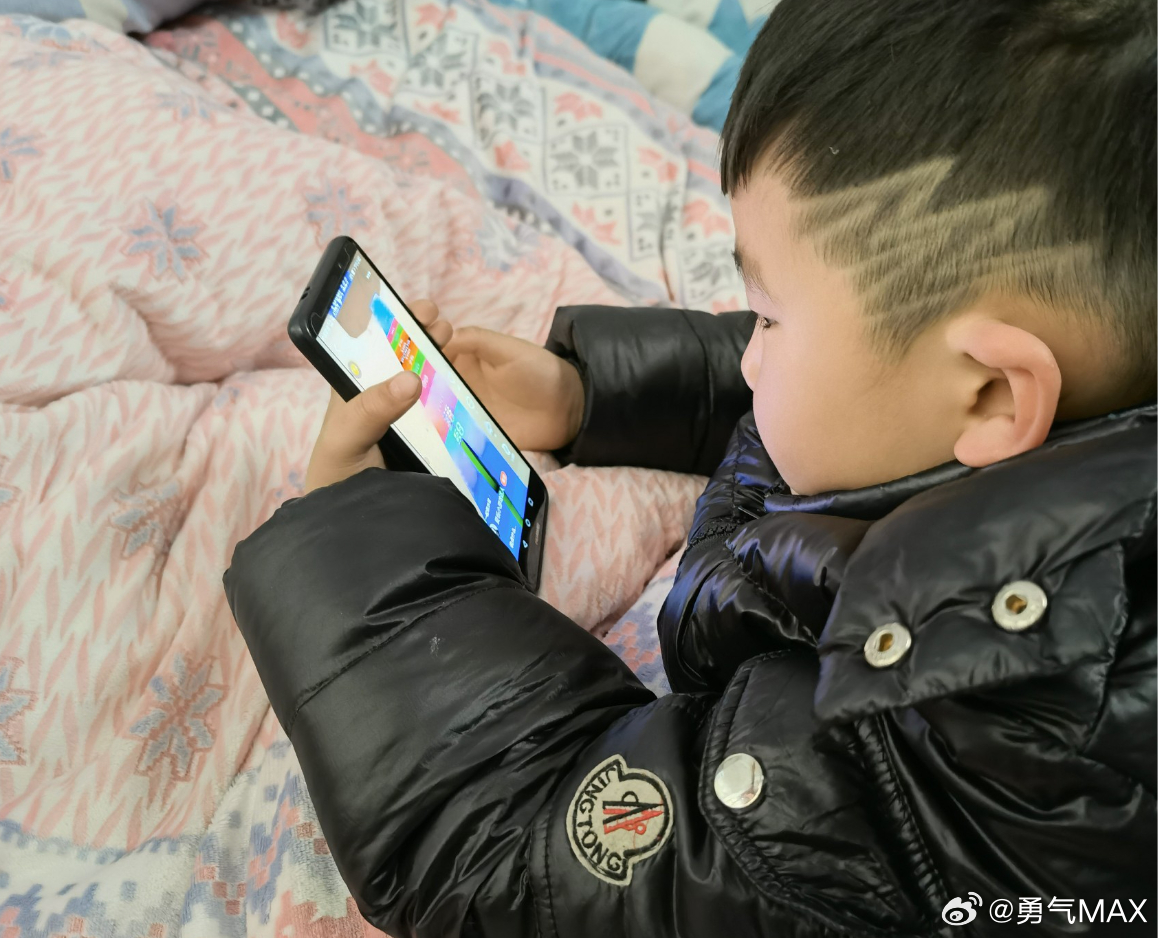 建议禁止16岁以下使用社媒 那么问题来了，怎么禁止呢？各大平台有青少年模式形同虚