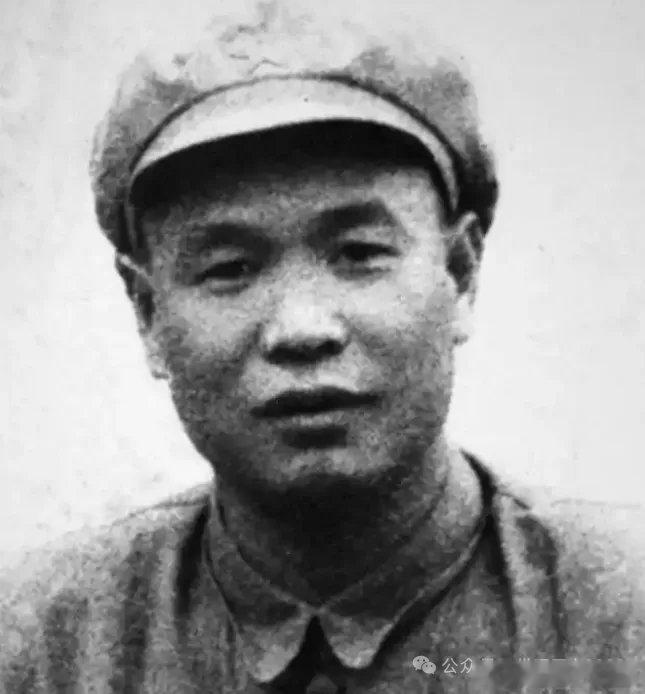 【唯一与毛主席单线联系的王牌卧底，真名鲜为人知，化名却很有名气】1942年12月