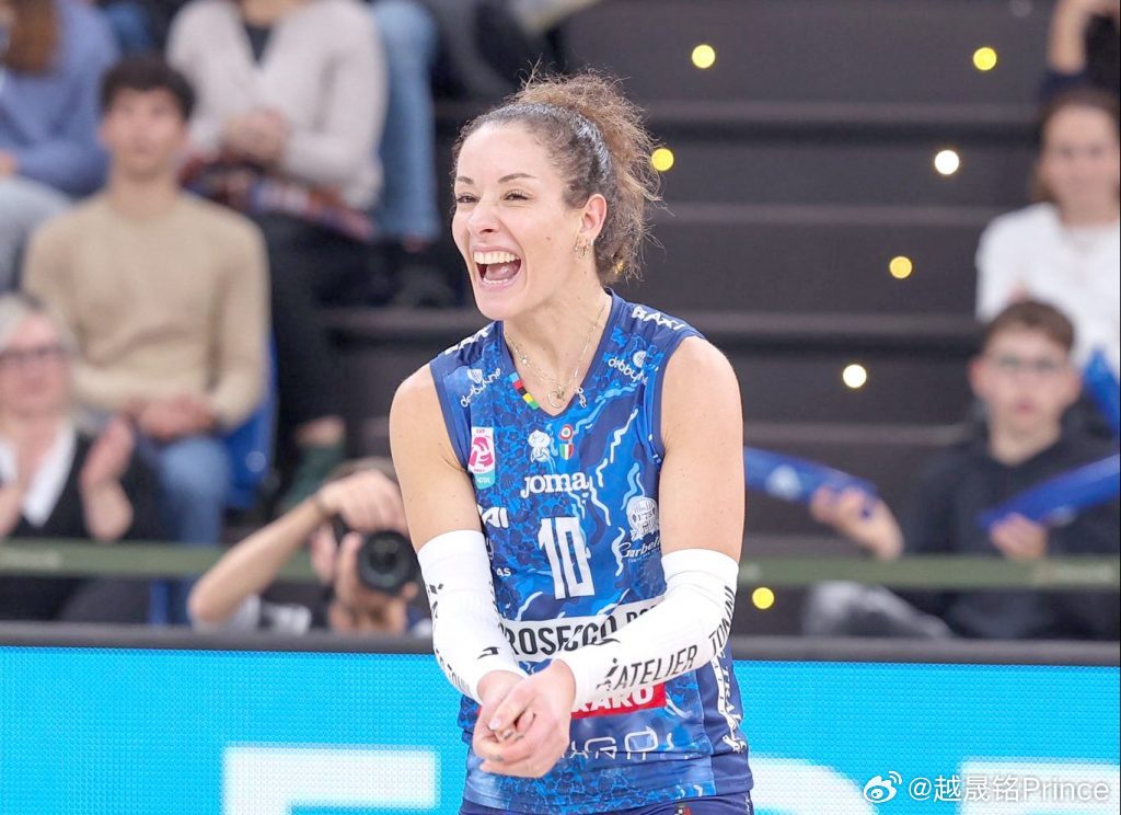 排球 🎙️ 🇮🇹 埃莱奥诺拉·费西诺谈莫妮卡.德吉纳罗：“我年少时就常看她