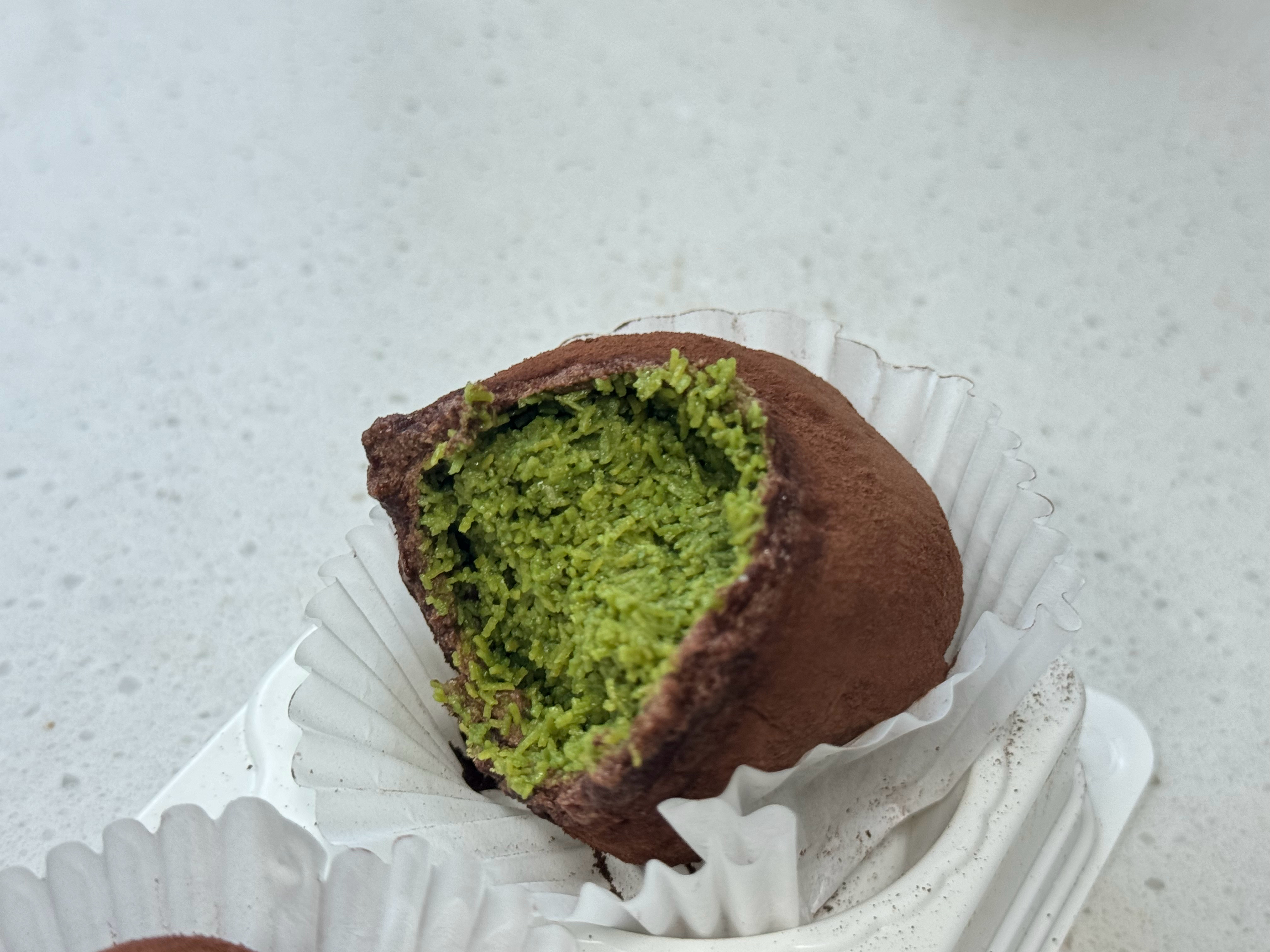 平时嫌腻，生理期甜食瘾发作吃一口好爽 