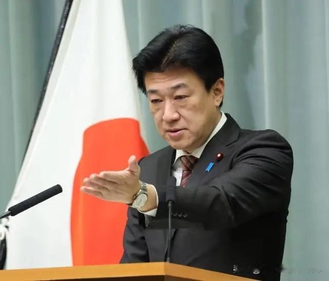 日本内阁官防长官木原稔19号称日本将坚持无核三原则，否认了某首相府官员日本应拥有
