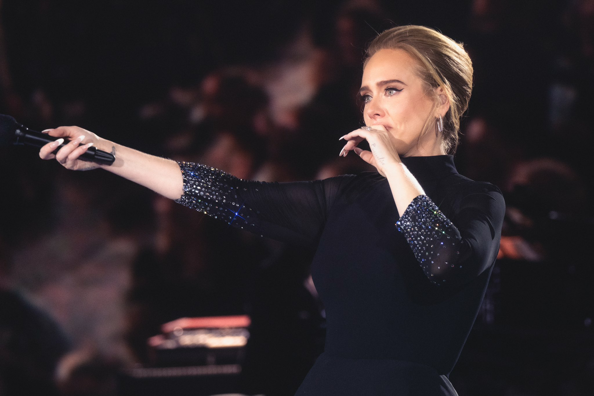 OMG！据HDD，Adele拒绝在明年超级碗中场秀表演！目前尚未有其他媒体跟进，