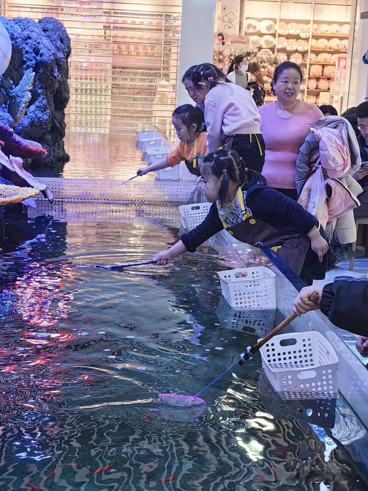 呼市元旦假期，谁才是最大的赢家？！

今天去了一趟新华广场的地下网红街，我得出一