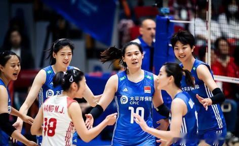 中国女排输给加拿大女排对中国队来说是坏事，球迷朋友们也是既难过又生气。但从另一个