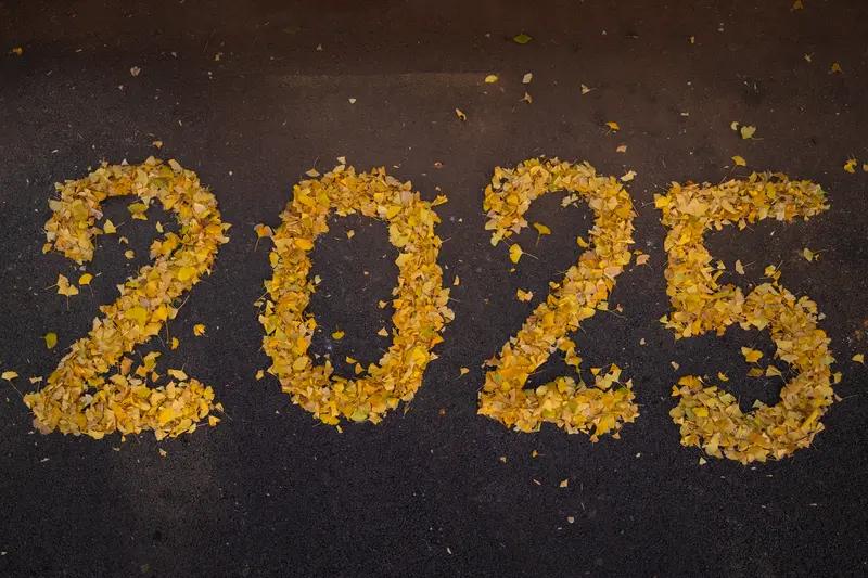 再过236年，也就是2262年能一年过两次春节，想想就美！不过，咱先得面对连续五