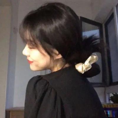 每个人心中，都藏着一份不为人知的心酸。或许是夜深人静时独自啃食的压力，或许是人前