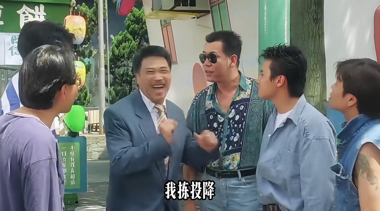 教育能做的事是有限的。一个人上学时接受过批判性思维训练，并不意味着走出校门后就一
