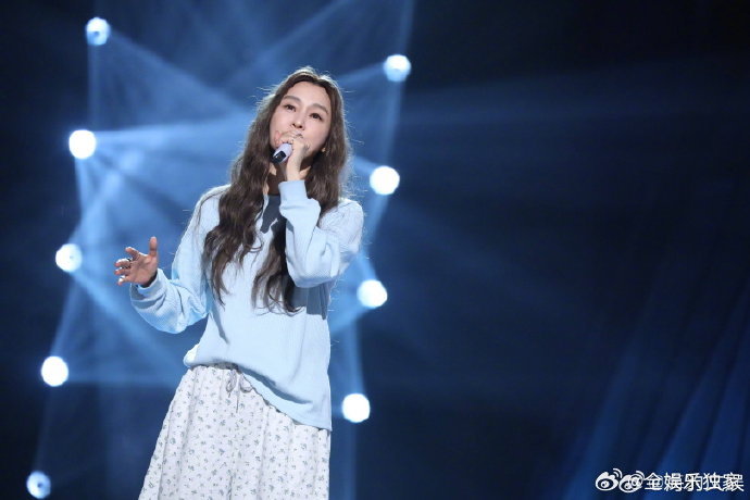 乘风初舞台直播 现场生唱原声太绝，33位姐姐各展风采，每一组舞台都很惊艳。乘风2