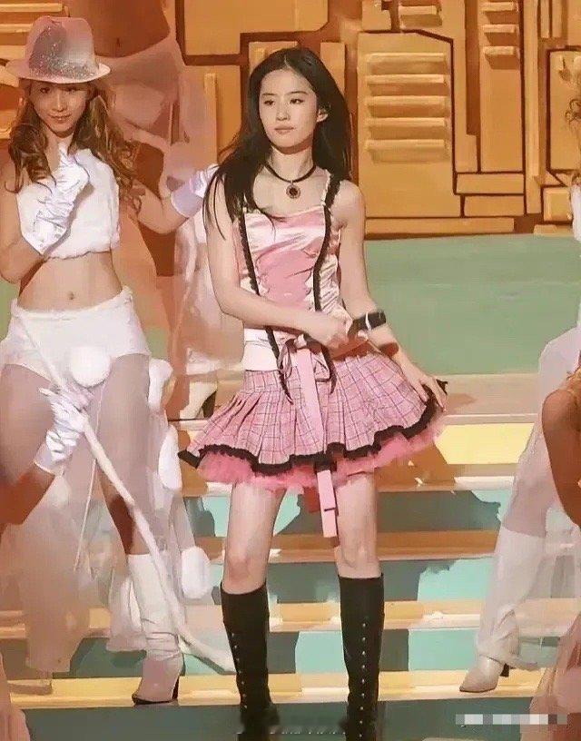 要是刘亦菲去当女团，应该会是最受欢迎的女团吧！ ​​​