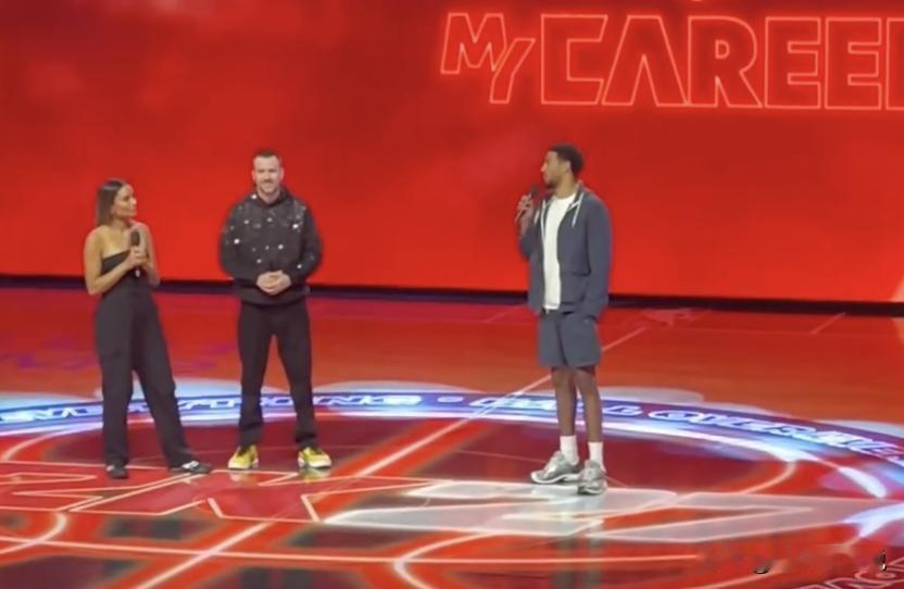 步行者球员哈里伯顿现身在Intuit Dome举行的NBA 2K27游戏发布活动