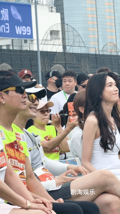 林志玲51岁体态 林志玲完全就是我的不老女神呀，说实话，咱们的大美女51岁体态。