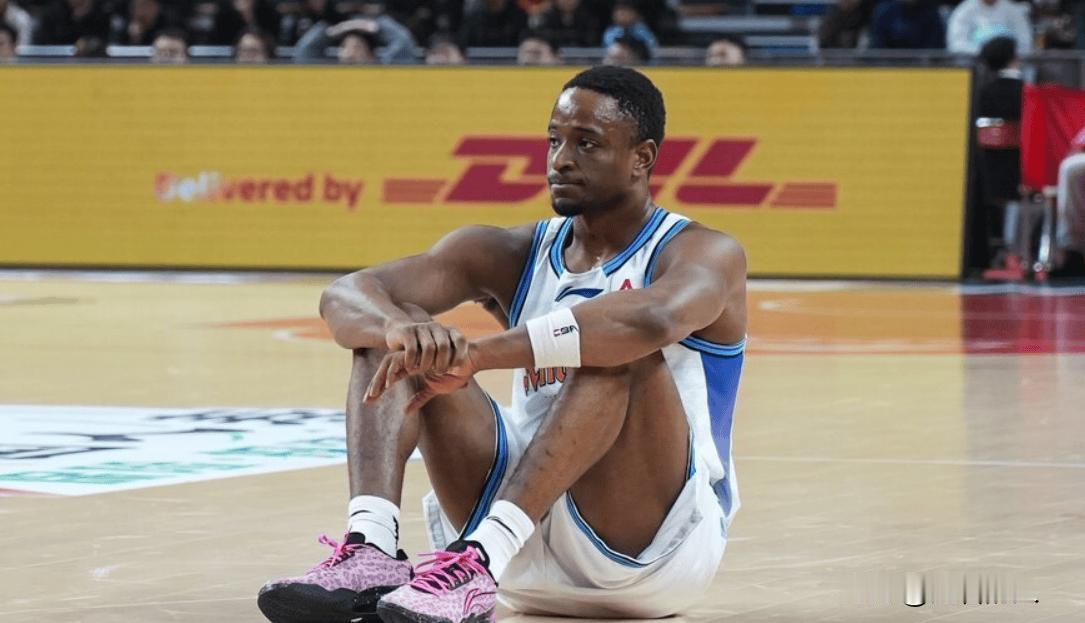 纳托尔无心恋战，状态全无2分




纳托尔表现糟糕，面对广州比赛中，纳托尔打了