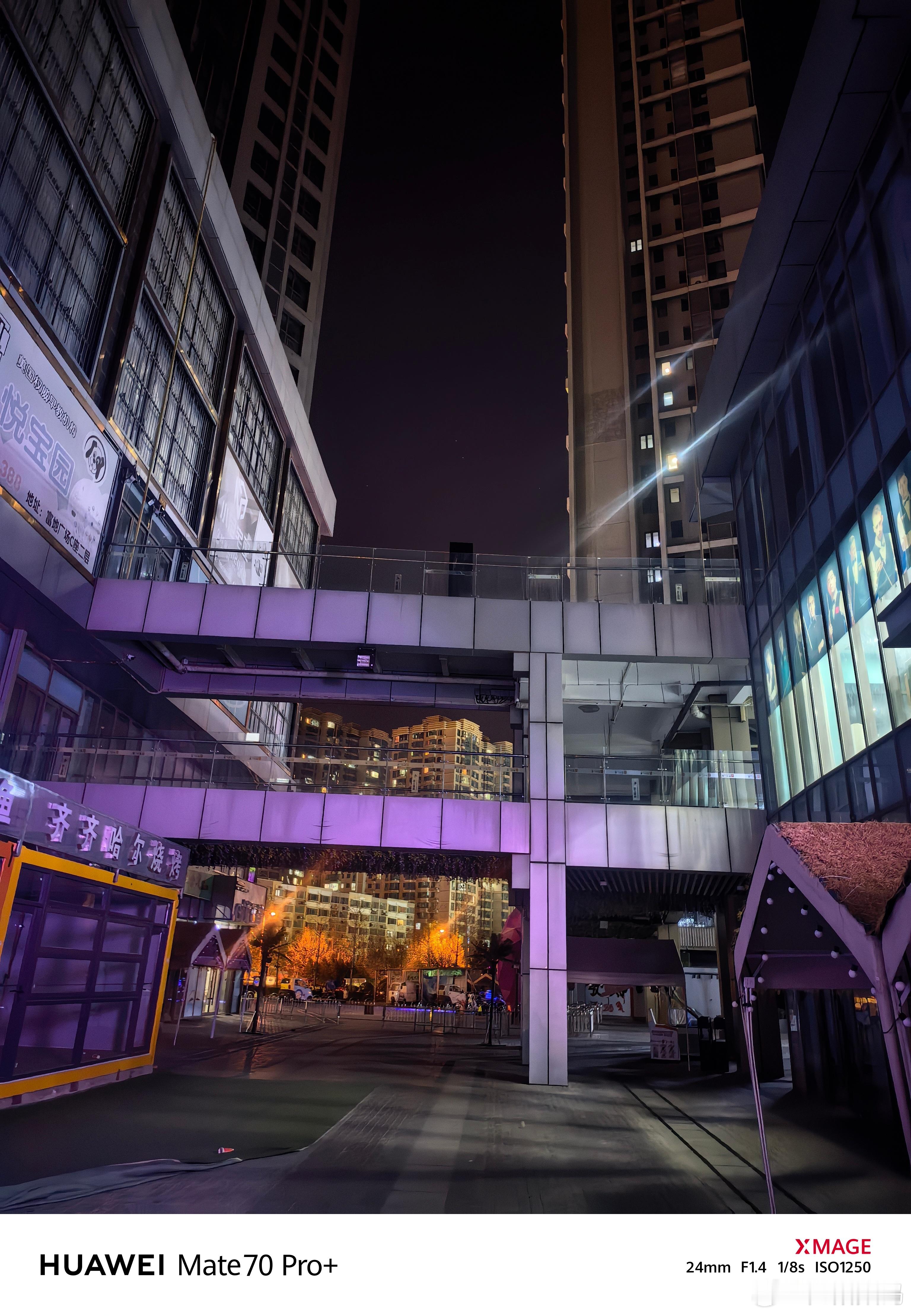 这个点，没有人还向我一样这样在大街上瞎晃荡了吧