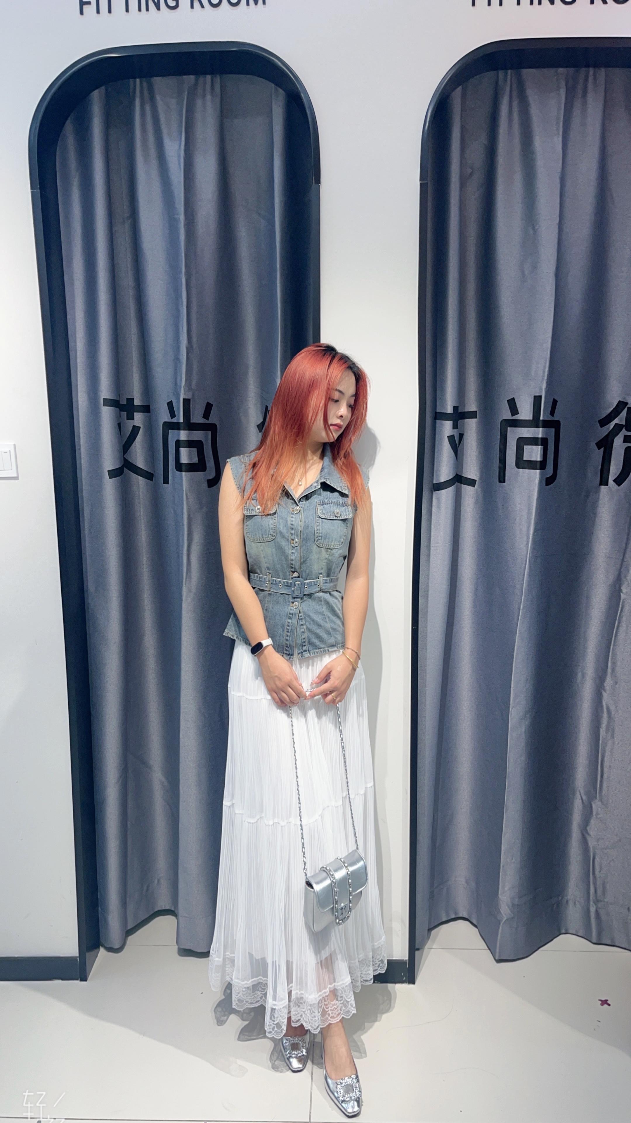 东关艾尚微女装👚。谁说穿搭只有一种模样？ 风格定义不了我，我有万种风...
