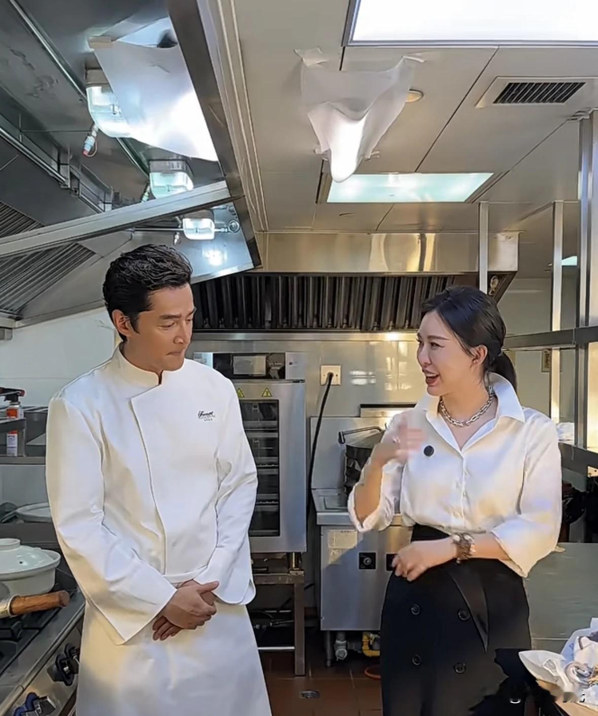 田朴珺采访胡歌
这事儿挺有看头
《共同说3》深夜23:30
于重庆卫视播出
收视