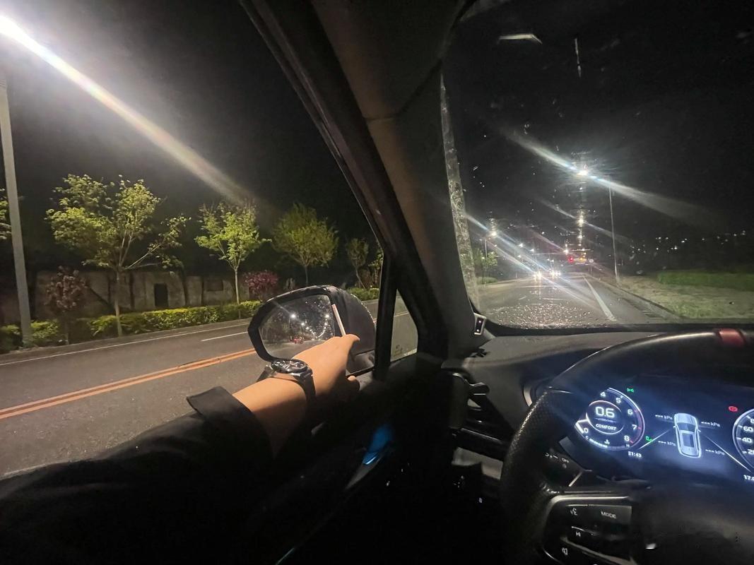 人到中年才懂：你不主动联系别人，别人也不找你，就这3个原因
 
人到中年，通讯录