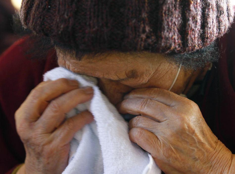 太气人了！一位老奶奶早年间独生女儿走了，母亲想着将来和她葬在一起，谁知道陵园以内
