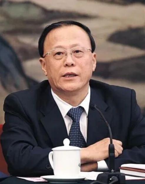 姜德果，原河北省副省长，最近被提起了公诉，这就很难出来了，要吃牢饭了。
根据新华