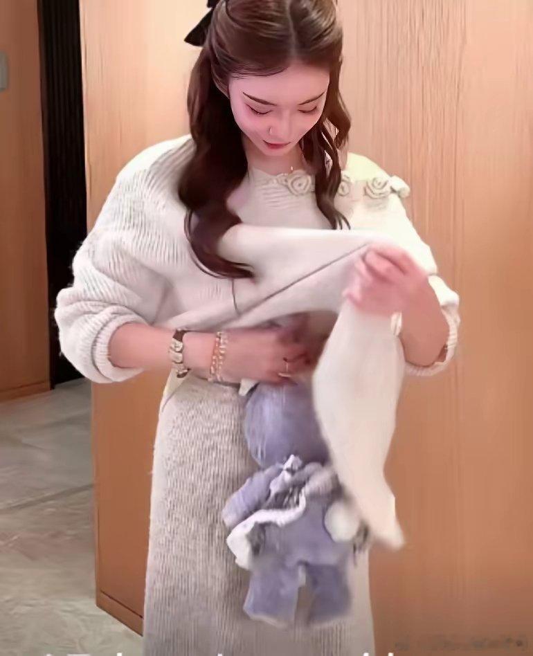 万万没想到，马筱梅怀的竟然是个熊，居然从肚子里拿出来个玩具小熊这儿媳妇好大大方方