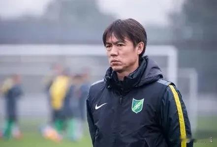 留神！这个人接手了韩国男足主帅教鞭

由于亚洲杯止步半决赛，韩国足协2月份解雇了