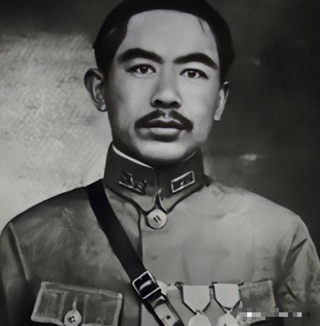 [太阳]1944年，被调离新疆的盛世才，带着数十辆卡车的家当路过陕西宝鸡时，儿子