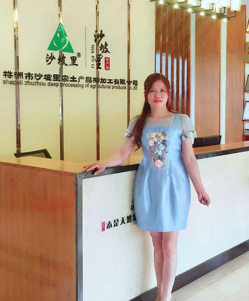 烟火深处，腊味里的人生真味
——记杨友群和她的沙坡里腊味

文/中国湘菜文化大师