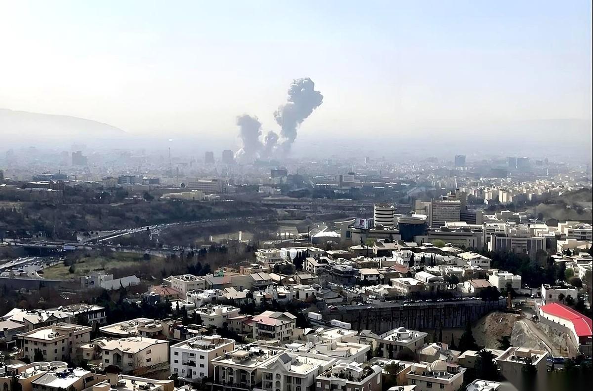 美伊打了40天，全世界都等着看伊朗怎么垮，结果却等来了美国人坐到了巴基斯坦的谈判