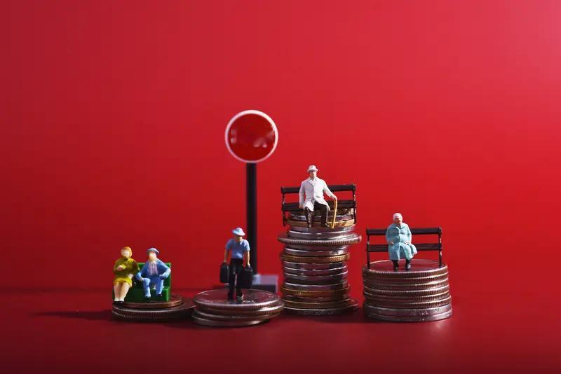 把控缴费基数，统一按照100%的档次缴费，以此解决经营困难企业的缴费难题。或者统