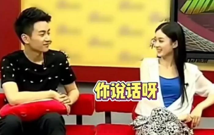 赵丽颖陈晓有次一块参加访谈，被主持人问道：“外界一直有传闻称你们在悄悄恋爱，所以