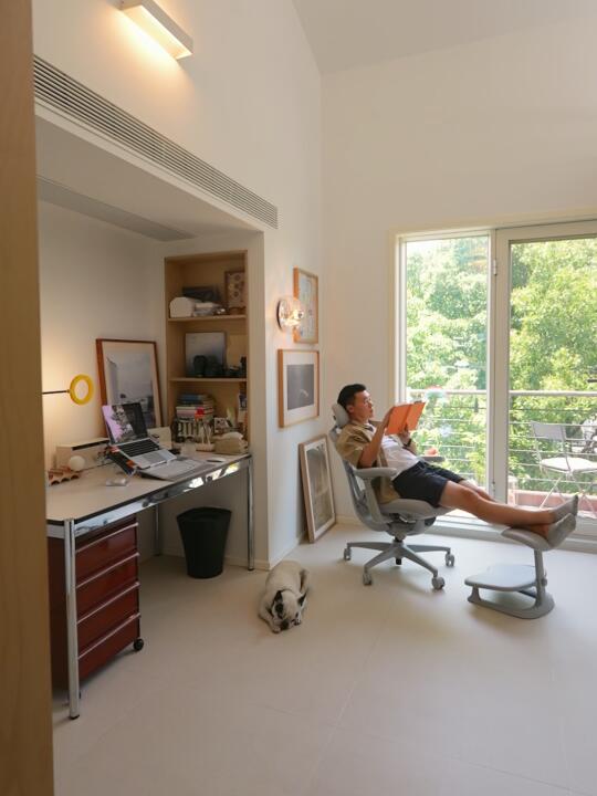 还是在自己的工位里放松