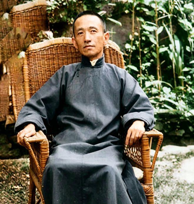 1948年11月12号凌晨，58岁的陈布雷自杀前，给蒋介石写了8个字：“书生无用