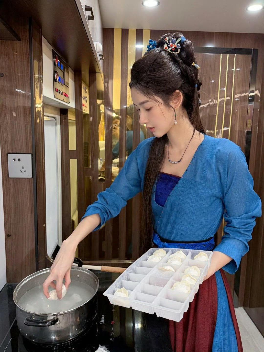 王玉雯说现在项目太少会尽量进组，王玉雯说会争取进组但别抱期待王玉雯称现在项目太少