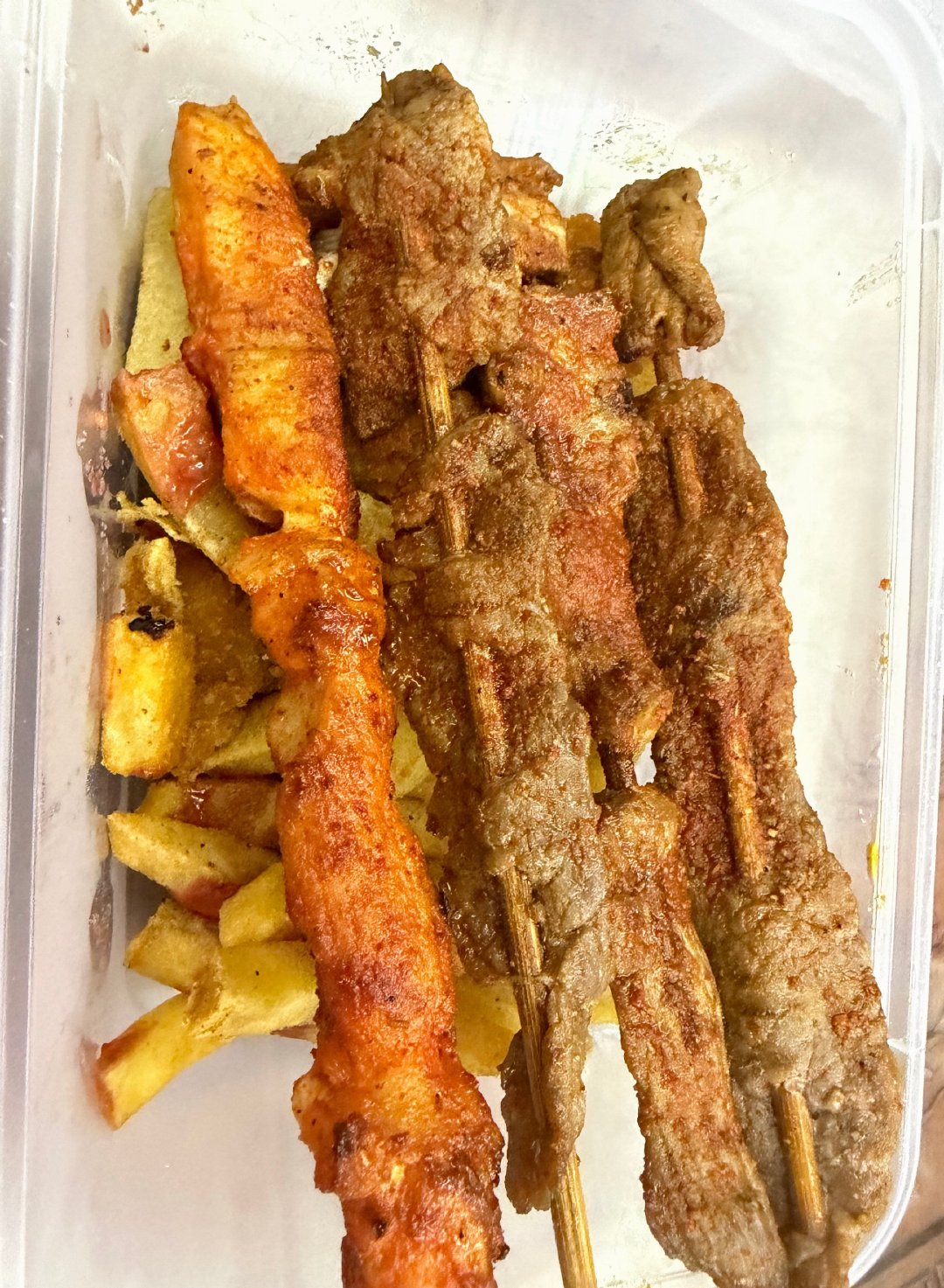 我说我准备睡觉了，不吃了，我妈还是给我带了一点回来，这谁能忍得住啊🙊